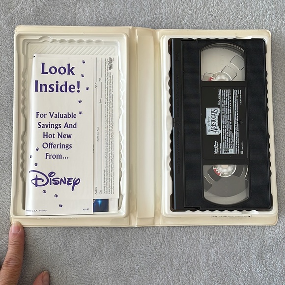 Walt Disney’s The Aristocats VHS Masterpiece Collection. - Picture 2 of 6